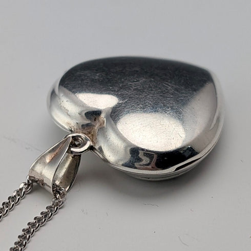 Vintage sterling silver heart locket pendant with sterling silver necklace, 7.3g total